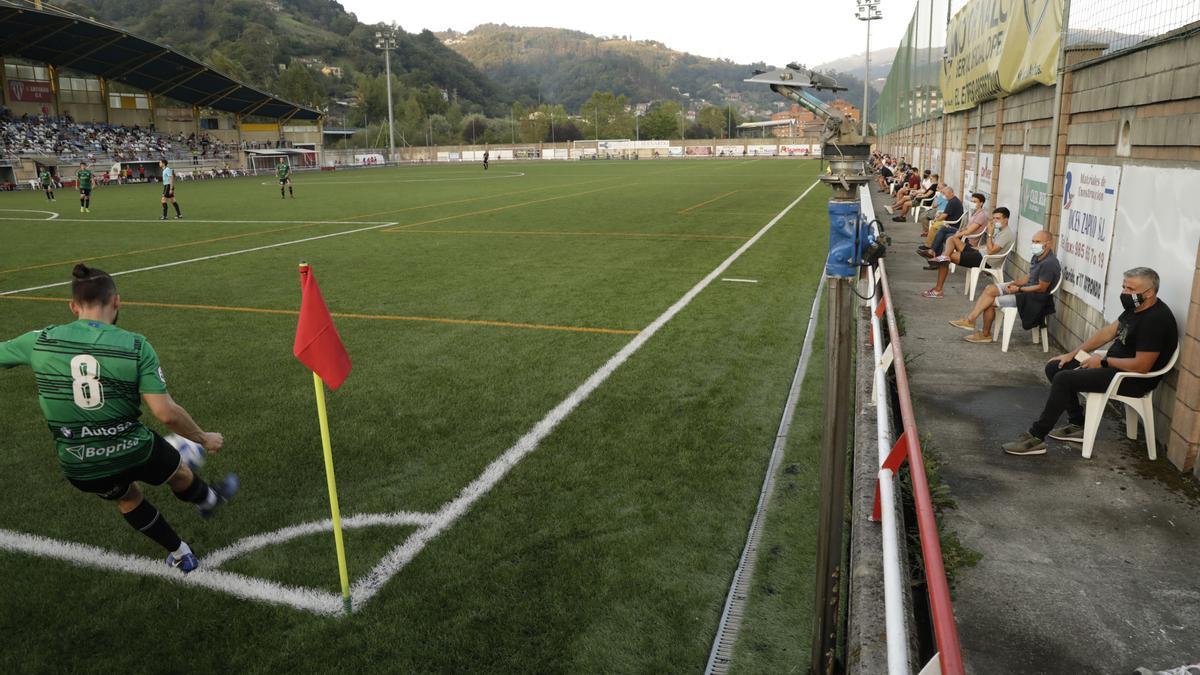 Campo de fútbol de L'Entregu, en una imagen durante la pandemia.,