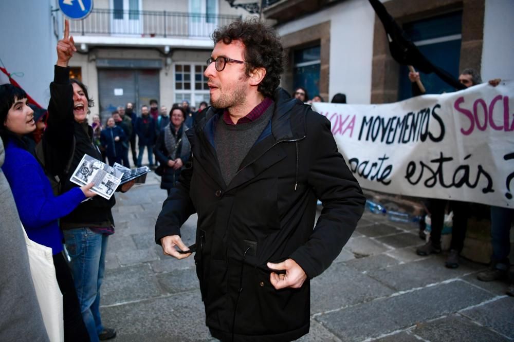 Protesta de miembros de A Insumisa en Ciudad Vieja