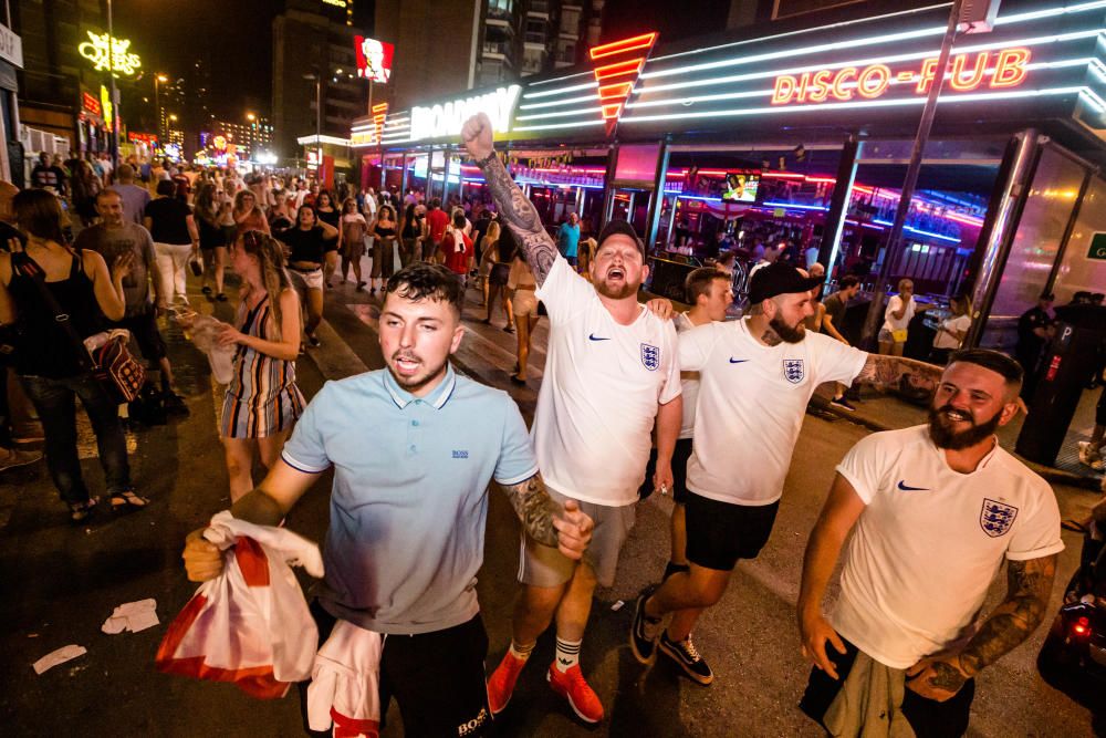 La afición inglesa ha seguido el partido desde los bares de la "zona guiri".