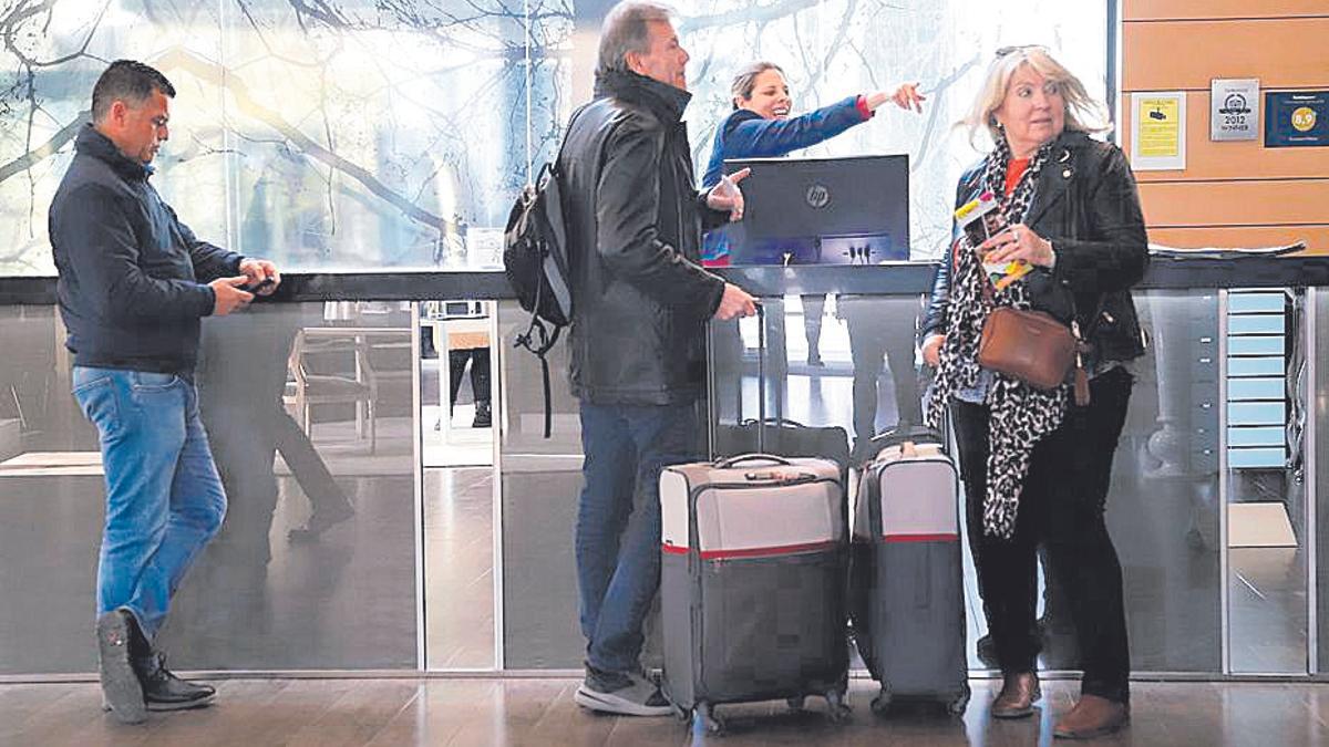 Turistas en un hotel de la capital.