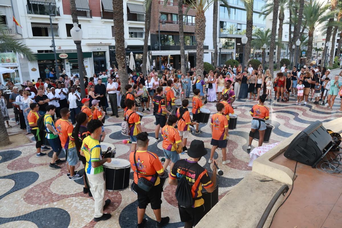 Cáritas Diocesana celebra en Alicante el final del proceso extraordinario de regularización con un encuentro intercultural abierto a la ciudadanía Cáritas Diocesana celebra en Alicante el final del proceso extraordinario de regularización con un encuentro intercultural abierto a la ciudadanía
