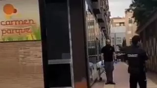 Investigan la muerte de un hombre encontrado en un callejón de Murcia