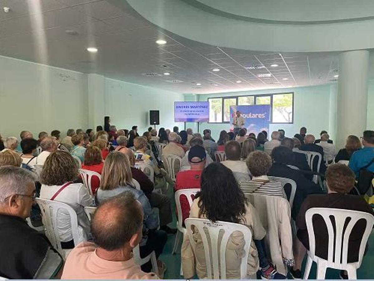 El acto de homenaje a Andrés Martínez contó con numerosos asistentes.