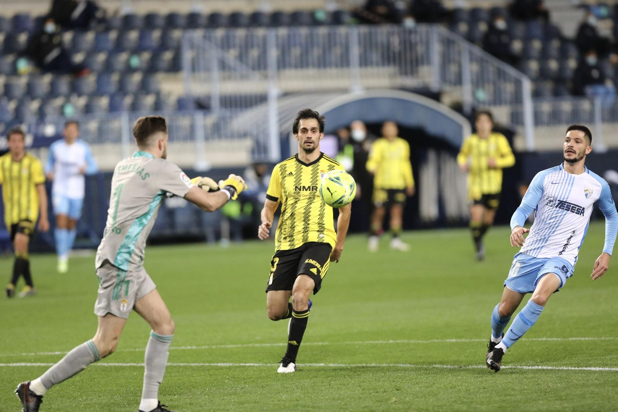 El partido entre el Málaga y el Oviedo, en imágenes