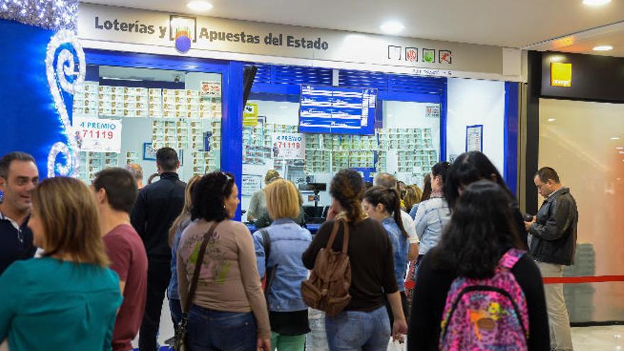 Los canarios gastan en el Sorteo del Niño un tercio de lo invertido en el Gordo