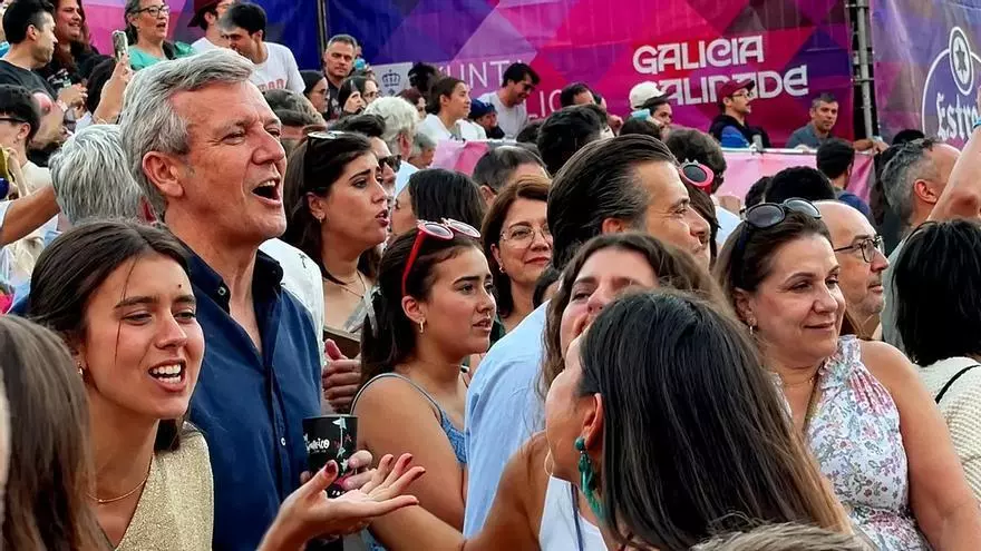 O Son do Camiño llena Santiago… y pone a cantar al presidente de la Xunta
