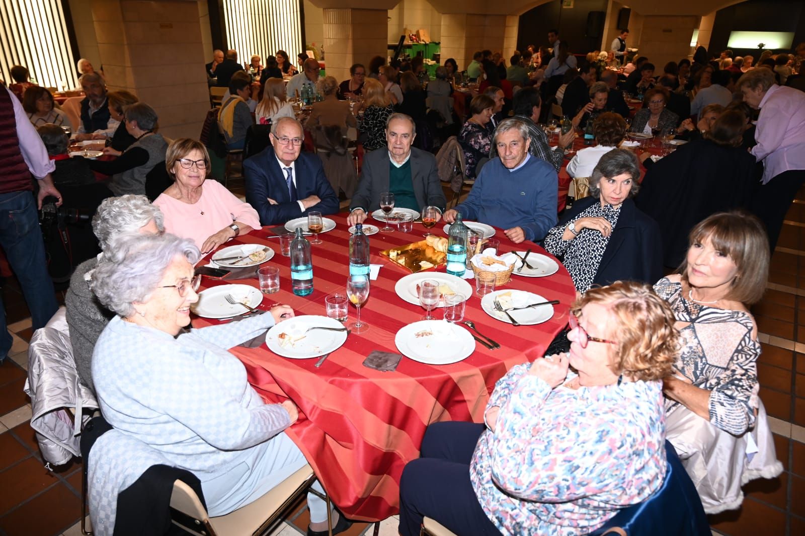 Galería: Las imágenes del cóctel navideño de la Asociación Española Contra el Cáncer