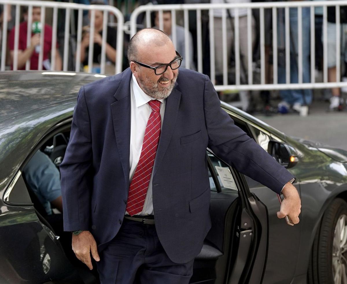 El silenci dels dos implicats concedeix un lleu respir al PSOE El silenci dels dos implicats concedeix un lleu respir al PSOE