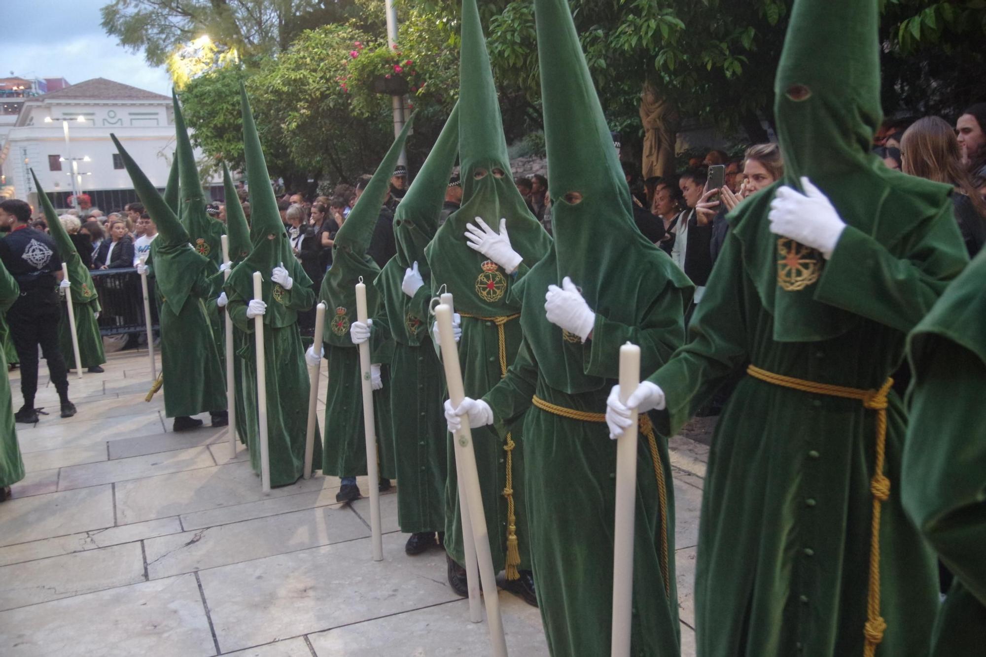 Imagen de la cofradía de Estudiantes, una de las dos únicas que procesionó este Lunes Santo de 2024.