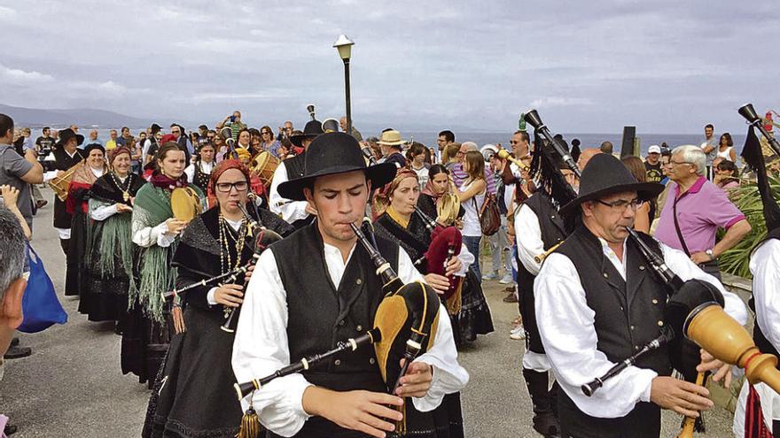 Desfile de la alborada del mar en Tapia