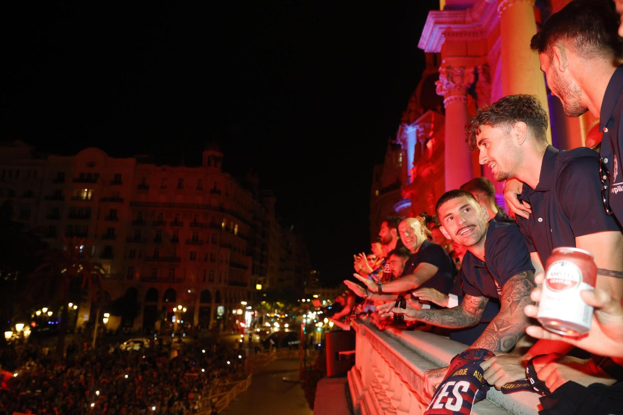 Todas las fotos de la rúa del Levante UD por su ascenso a Primera División
