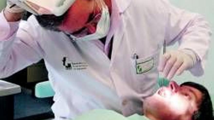 Casi 4.000 discapacitados psíquicos de la región reciben atención dental gratuita