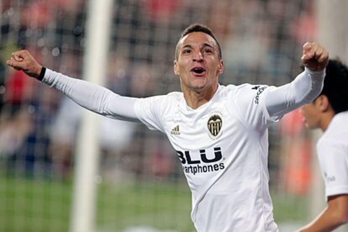 Rodrigo Moreno celebrando un gol con el Valencia CF