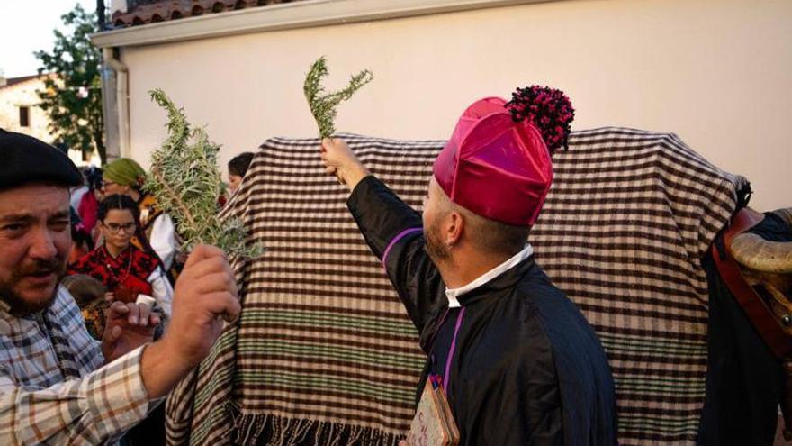 Tradición, picaresca y solidaridad marcan el Festival de Folclore Kaolín de Pereruela