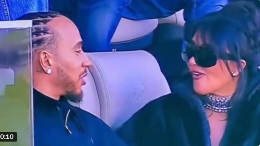 Kim Kardashian y Lewis Hamilton confirman su romance en una Super Bowl plagada de famosos: de Pedro Pascal a Karol G y Jessica Alba