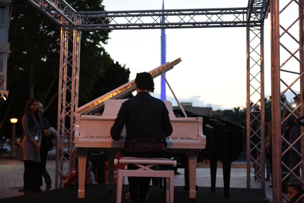 'Pianos en la calle' Paseo Escultor González Moreno