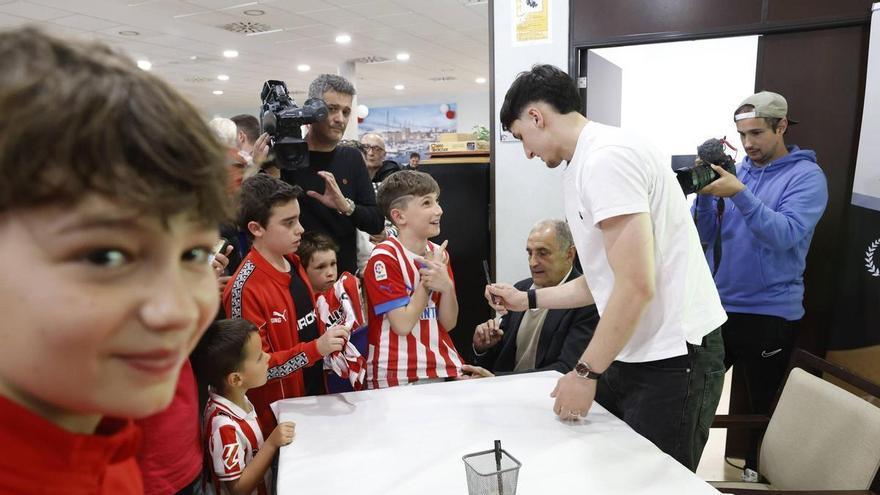 Andrés Ferrari habla sobre su futuro: "Me gustaría seguir en el Sporting, pero no depende de mí"