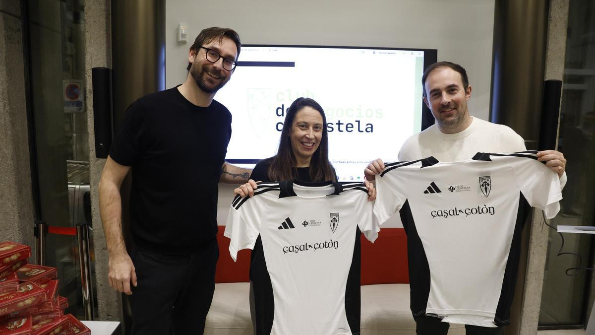 La nueva camiseta de la SD Compostela será blanca y negra para el partido en favor de Stop Leucemia.