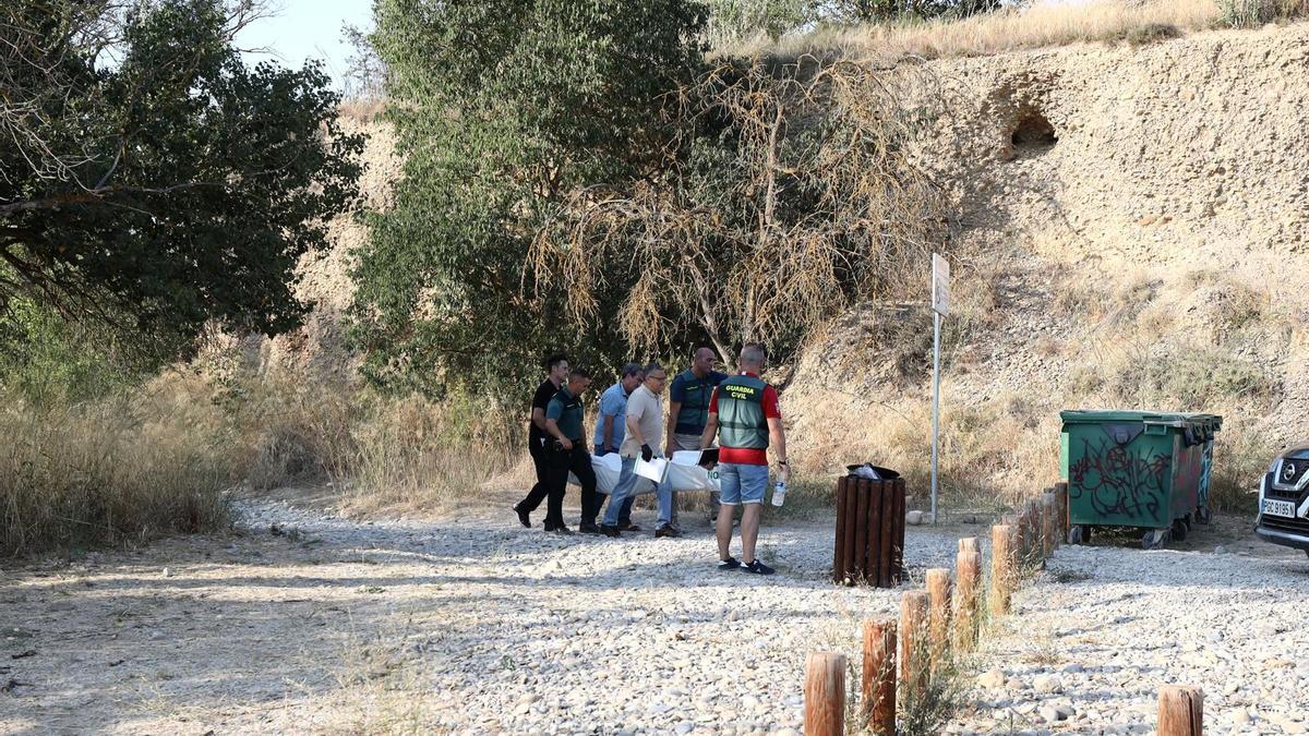 EN IMÁGENES | Muere un bañista tras saltar desde 12 metros en la Peña del Cuervo, en Zaragoza