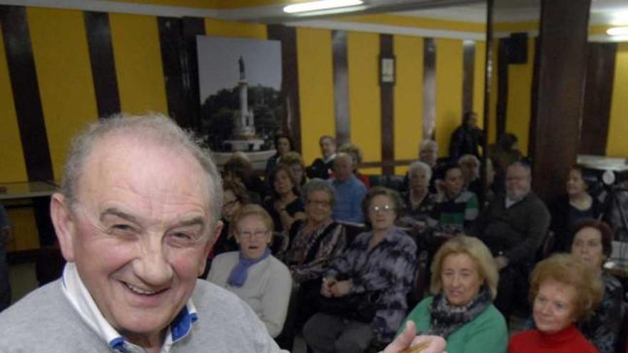 Cholo Juvacho, ayer, en su homenaje en el Casino de La Felguera.