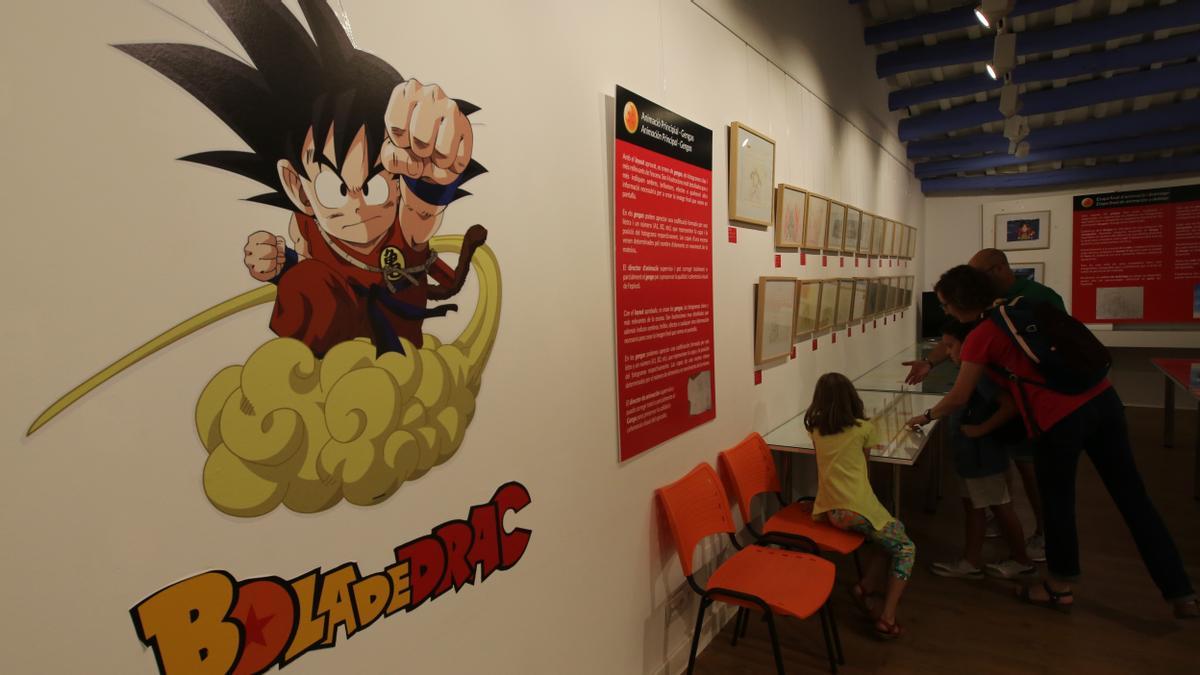 Sala de la muestra de 'Dragon Ball'.