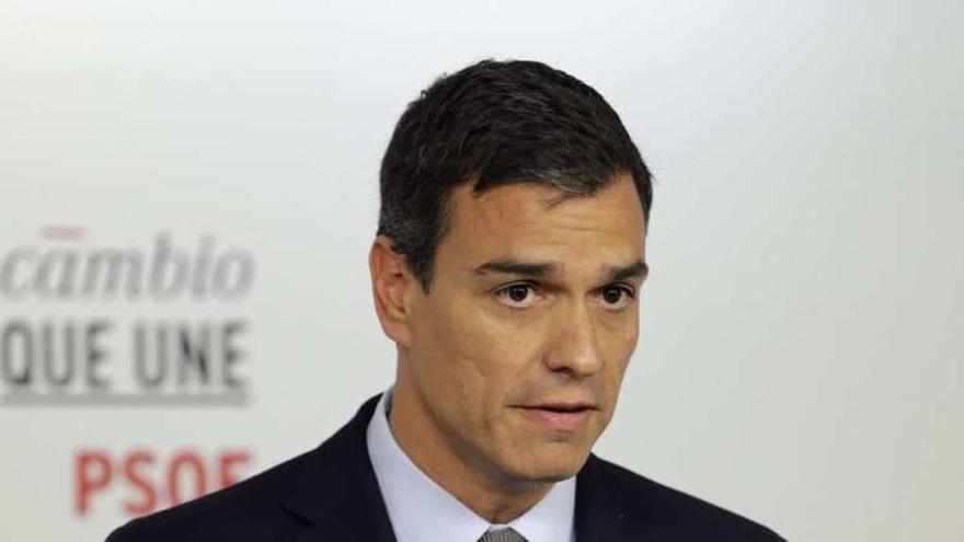 Pedro Sánchez, durante la rueda de prensa en la sede de Ferraz. // Efe