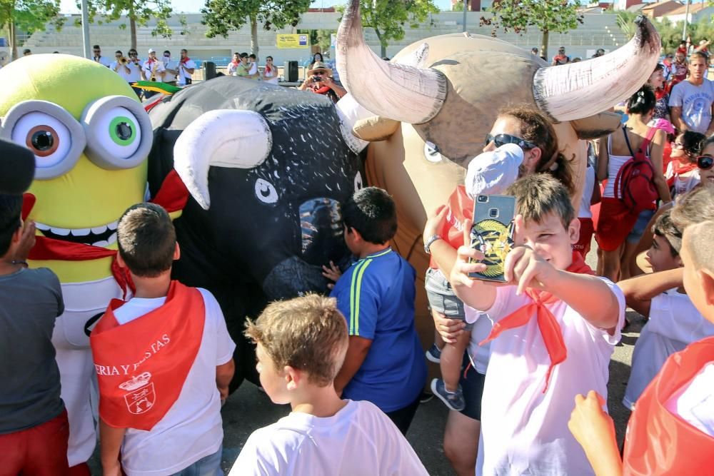 Cornadas de diversión en la Feria del Ganado de Do