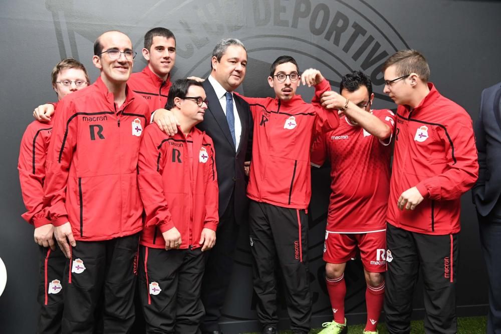 Tino Fernández presenta el patrocinio del patrocinio de R al equipo genuine hasta junio de 2020