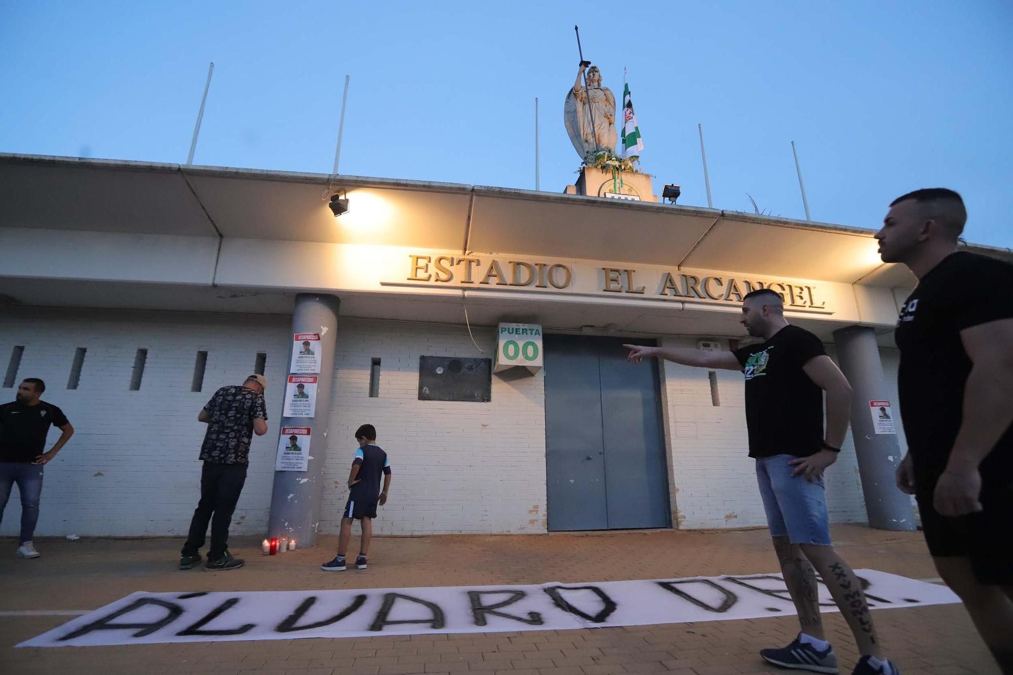 Homenaje a Álvaro Prieto en las puertas de El Arcángel