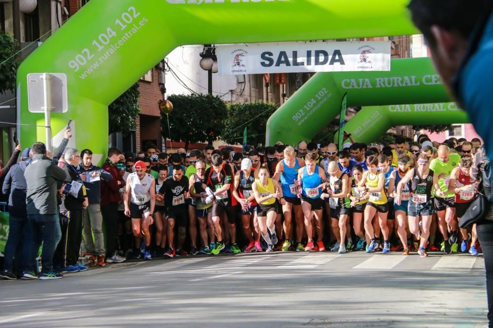 Más de 1.800 corredores participan en el Medio Maratón de Orihuela