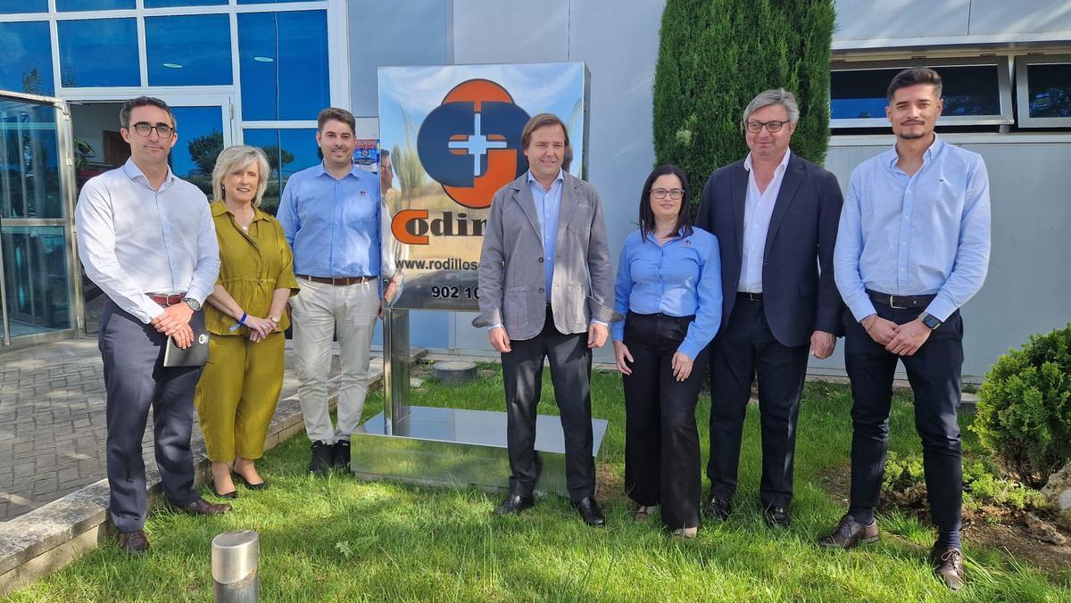 Repullo en su visita a las instalaciones de la empresa pontanesa Codimar, ubicada en el Polígono Industrial del Huerto del Francés, acompañado por el alcalde de Puente Genil, Sergio Velasco y la diputada provincial Tatiana Pozo.
