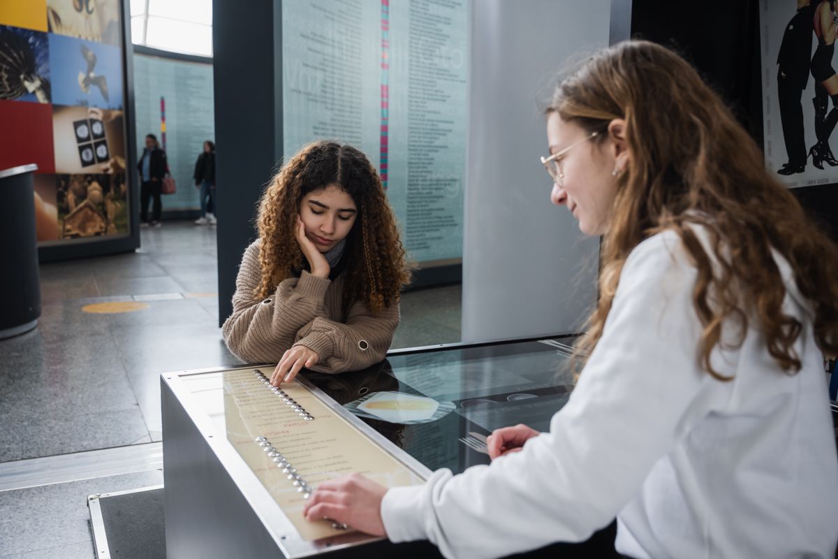 El colegio HHDC de Tavernes de la Valldigna visita la Ciutat de les Arts i les Ciències