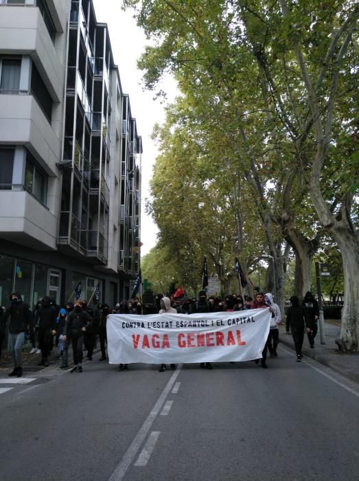 Protesta dels CDR a Girona en el marc de la vaga general