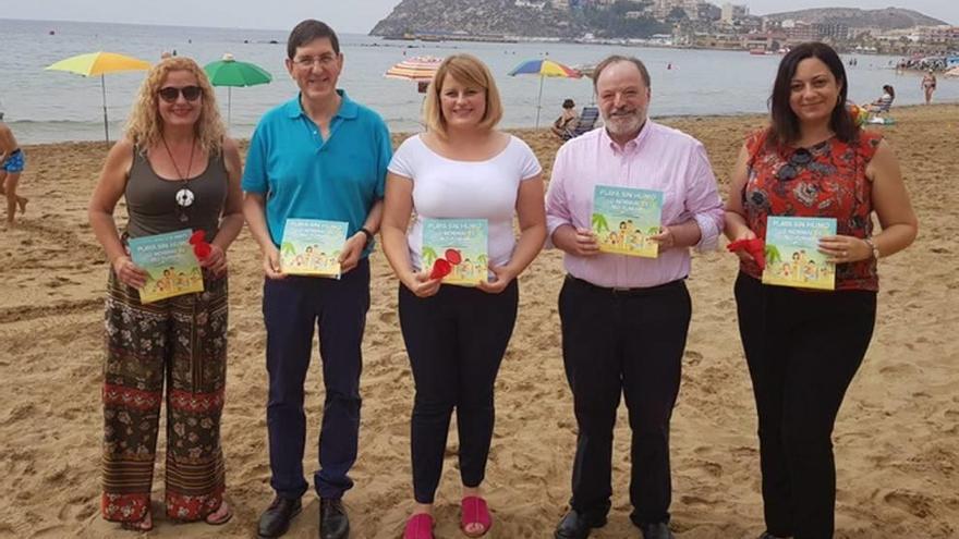 El Rihuete, primera playa sin humo en la Región. L. O.