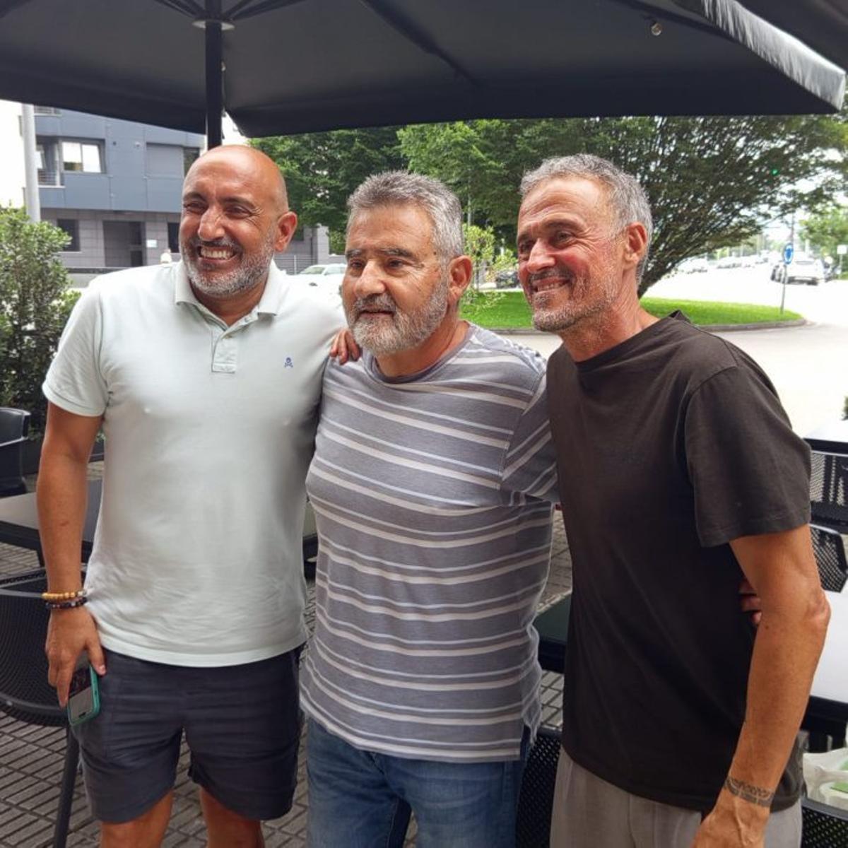 Luis Enrique cumple en Gijón con su gente del Xeitosa