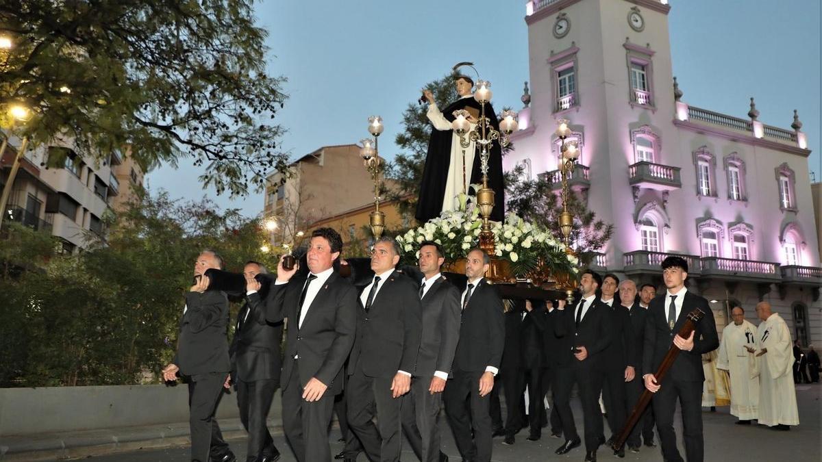 Imagen de archivo de la emblemática procesión de Sant Vicent que, como cada año, se celebrará el próximo lunes, día en el que se clausura una nueva edifición de la Fira, que se inaugurará esta tarde.