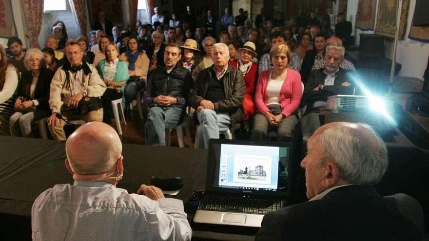 Un instante de la conferencia impartida en el Salón das Tullas. // Bernabé/Luismy