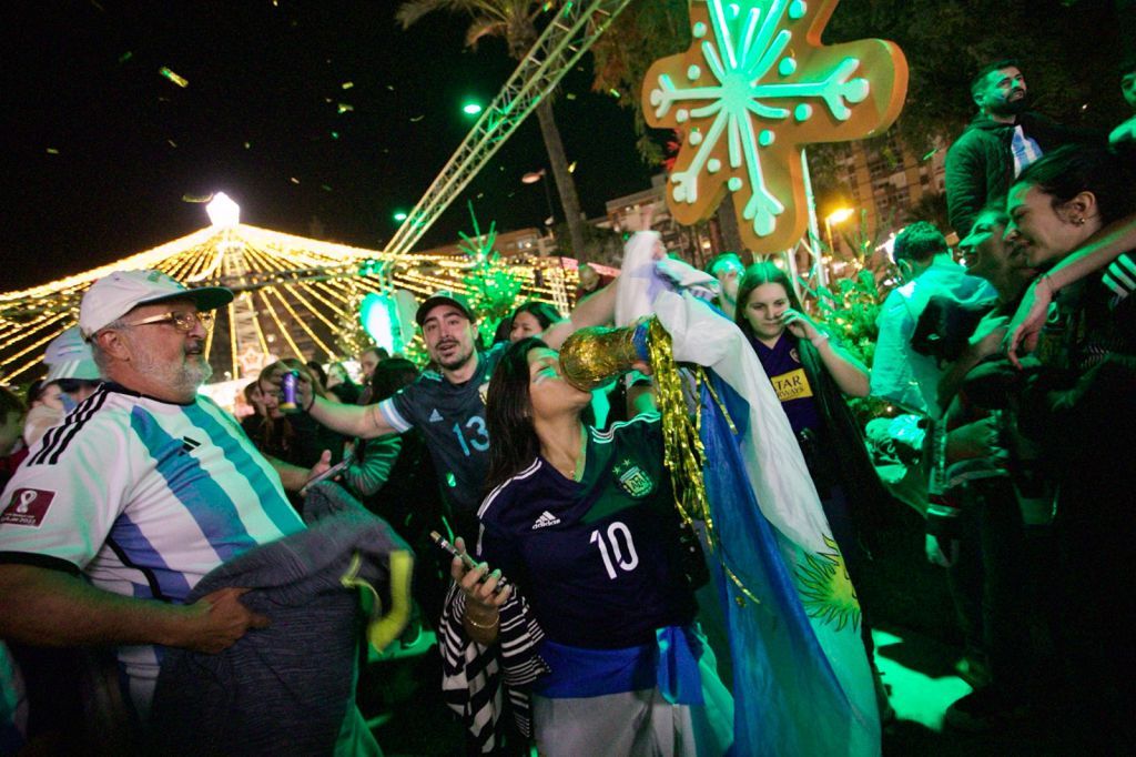 Aficionados argentinos en Murcia: partido, penaltis y celebración