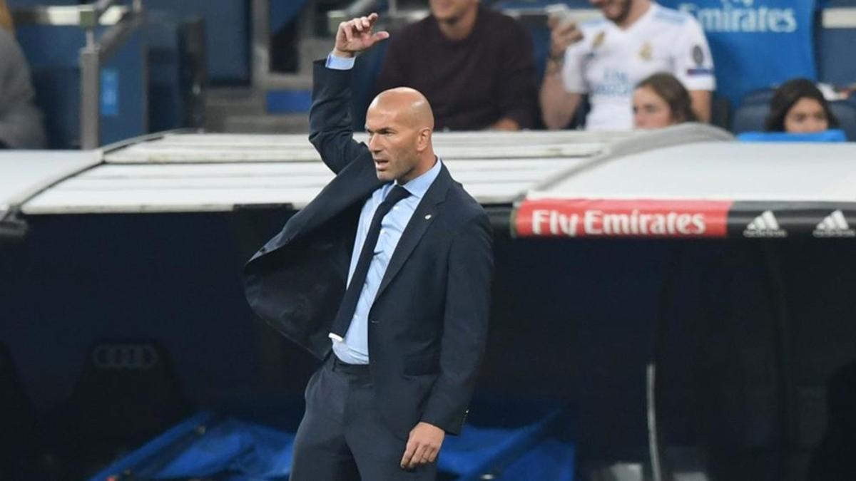 Zinedine Zidane se volvió a desesperar en el banquillo del Santiago Bernabéu