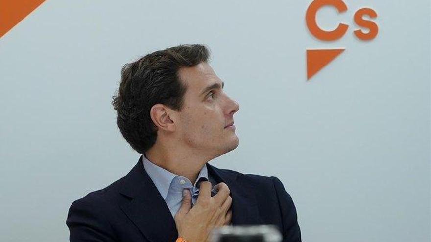 Rivera: &quot;No pactaremos con el PSOE. Han votado los españoles, no la CEOE ni los bancos&quot;