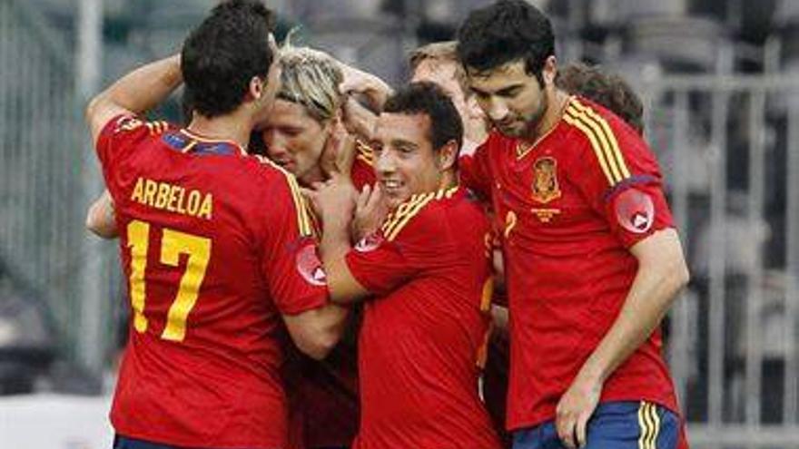 España mete miedo con cuatro goles