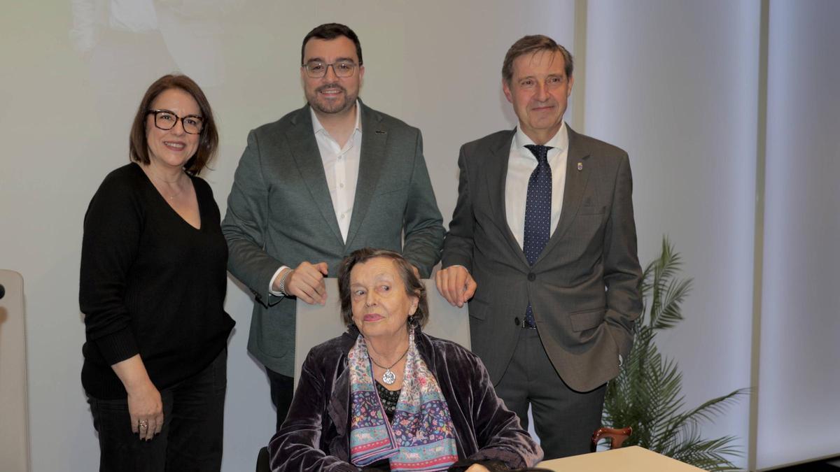 EN IMÁGENES: La presentación de la primera novela de Carlos Llaneza en el Club de LA NUEVA ESPAÑA