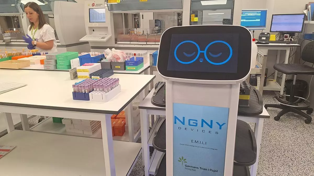 El Hospital de Can Ruti prueba un sistema robotizado para trasladar muestras biológicas