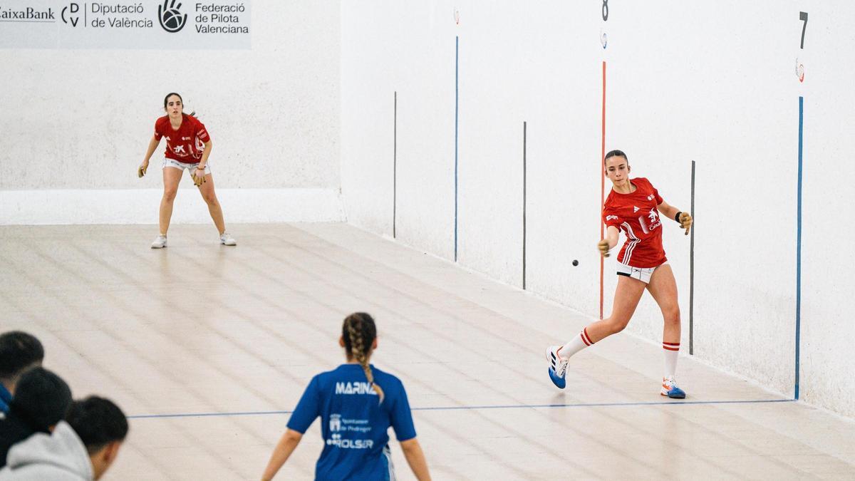 L'única parella de la Lliga Pro1 de raspall femení, Victoria i Isabel, sumà el triomf en la seua estrena a Bellreguard.