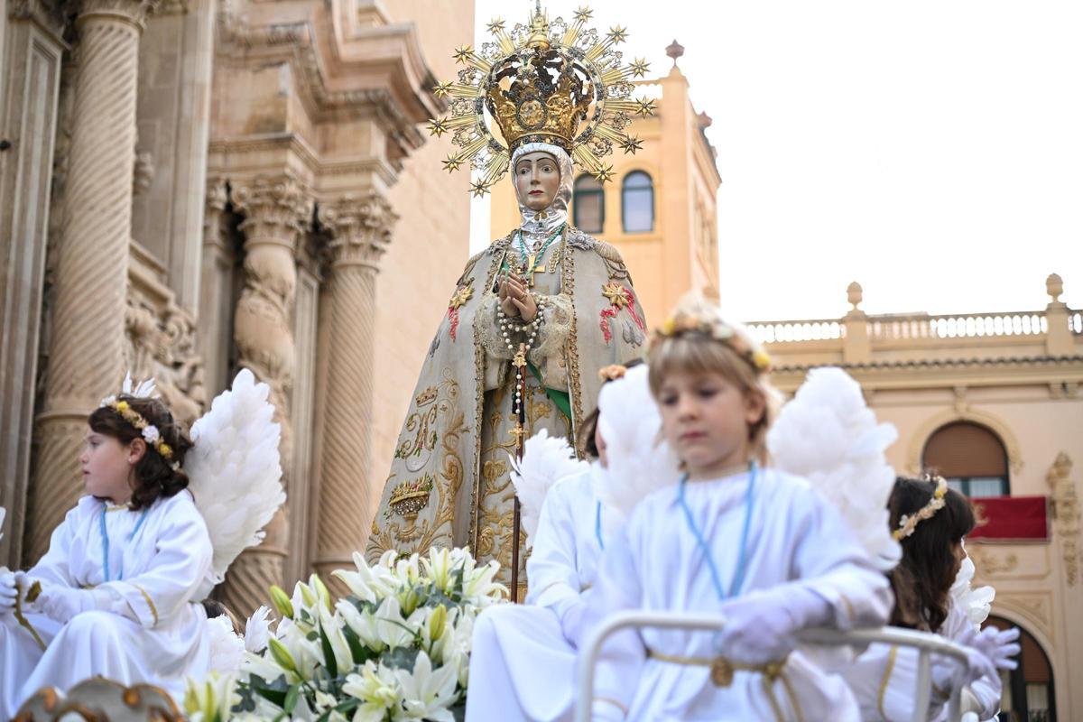 La procesión de la patrona de Elche en el 'Trono dels Angelets', en imágenes