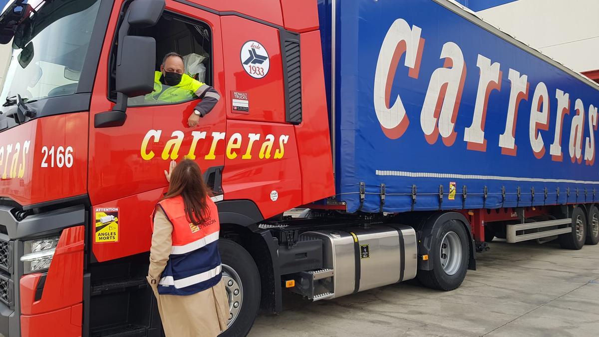 Un camión del Grupo Carreras, que transporta material humanitario hacia la frontera de Ucrania