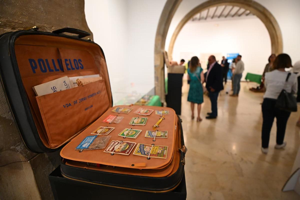 La exposición ha sido organizada a través de la Colección Museo Comercial de Alicante y provincia