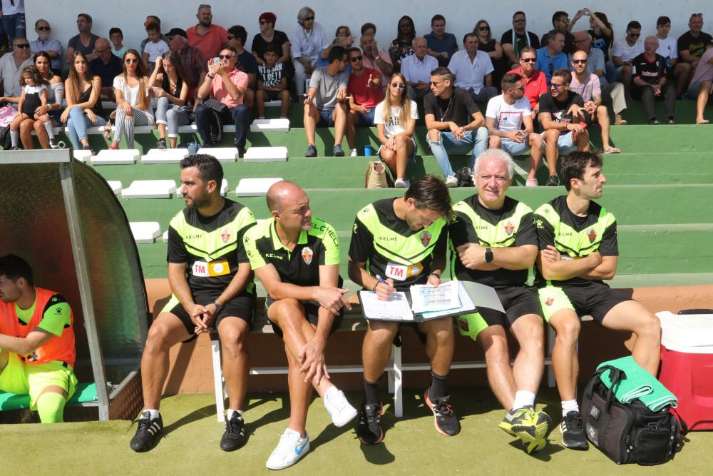 El Elche sufre para ganar y llega al derbi copero como líder