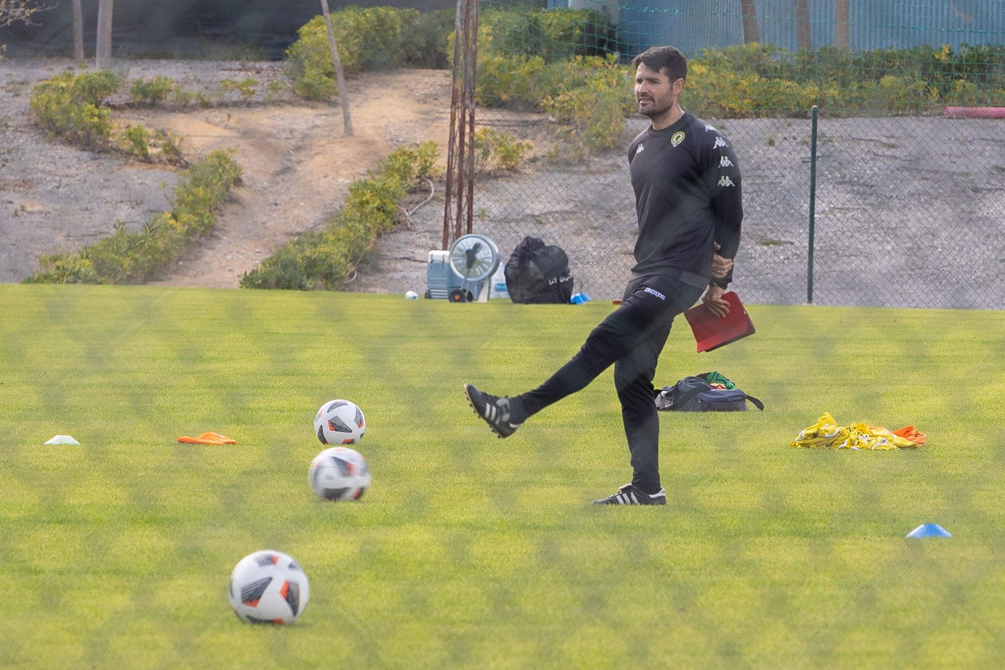 Primer entrenamiento de Lolo Escobar, nuevo entrenador del Hércules