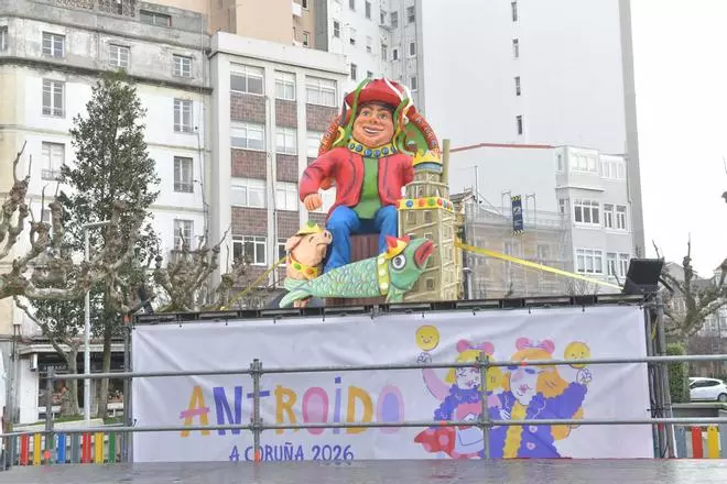 La entronización del Dios Momo, en peligro por el temporal